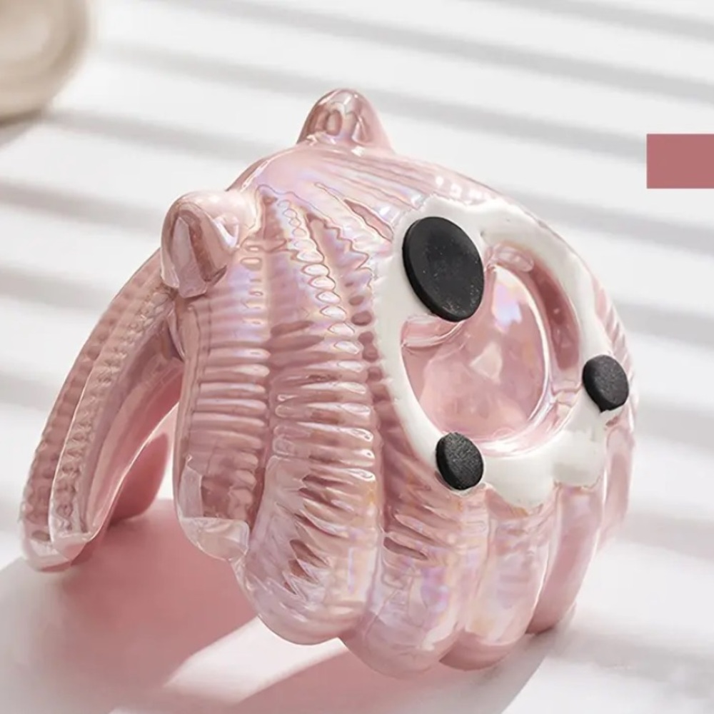 Pink Ceramic Shell Jewelry Display - Picture 2 of 4